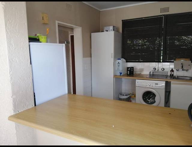 2 BEDROOM TOWNHOUSE FOR SALE IN WINDSOR EAST